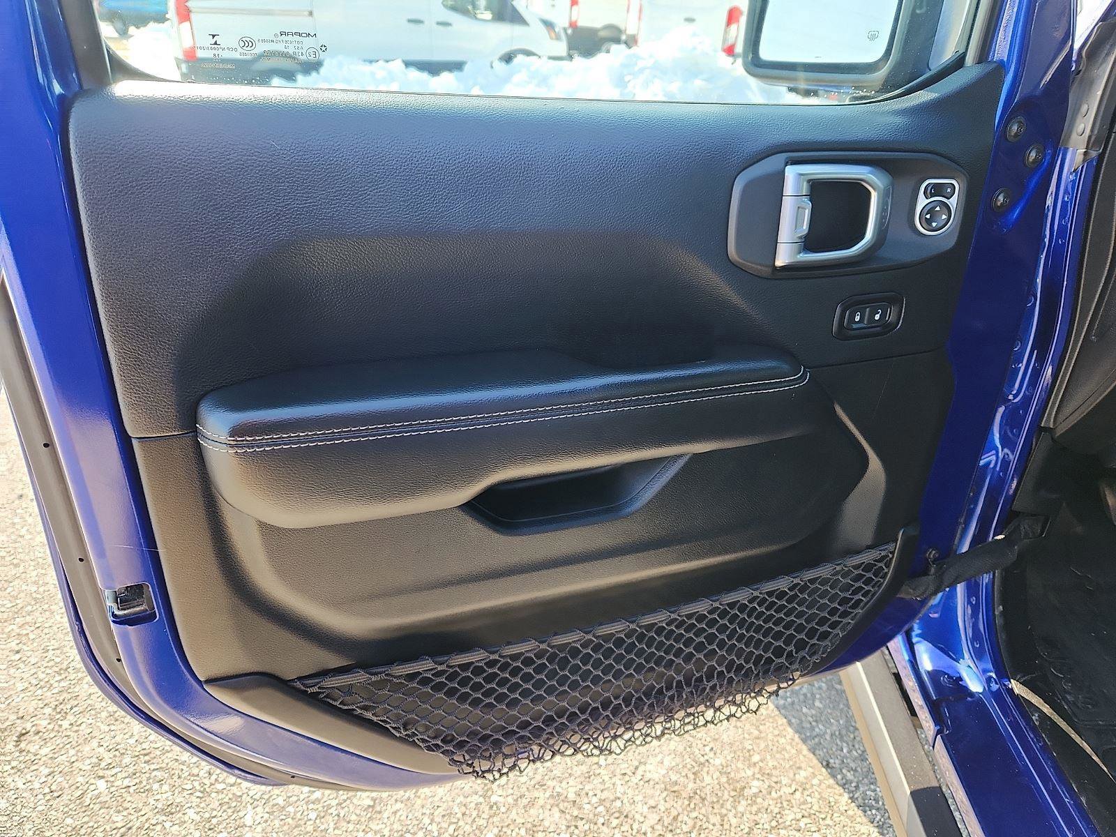 Used 2018 Jeep Wrangler Unlimited Sahara image 13