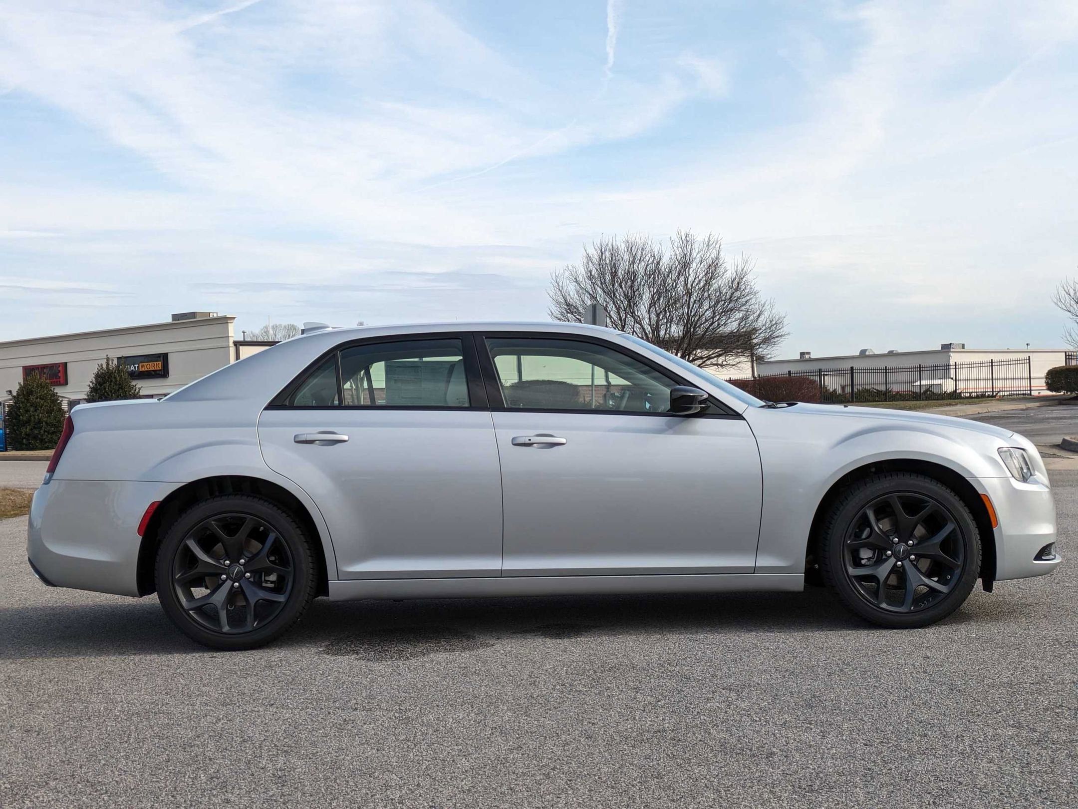 Used 2023 Chrysler 300 Touring w/ Sport Appearance Package image 6