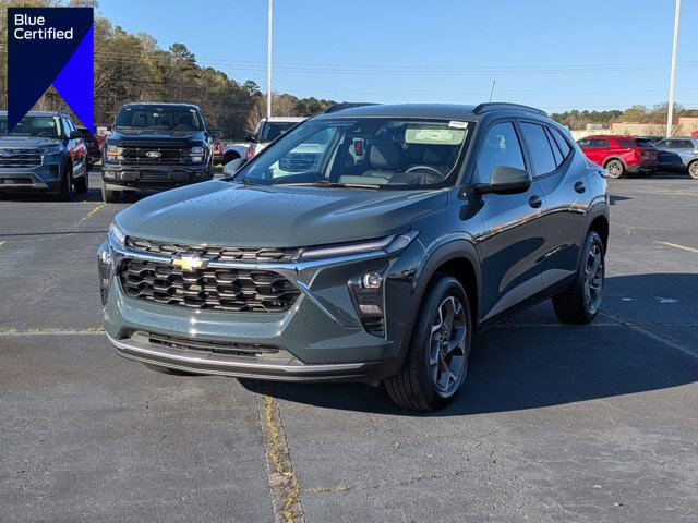 Used 2025 Chevrolet Trax LT w/ Driver Confidence Package image 1