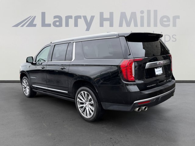 Used 2021 GMC Yukon XL Denali w/ Denali Premium Package AWD/4WD image 3
