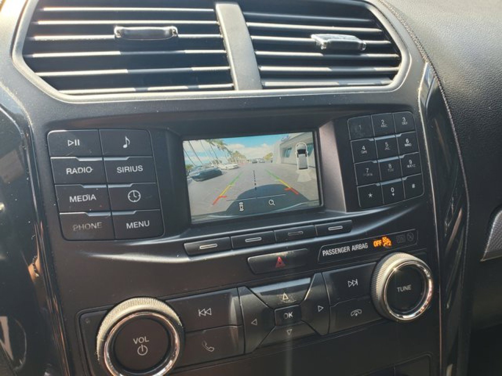 Certified 2018 Ford Explorer XLT FWD image 22