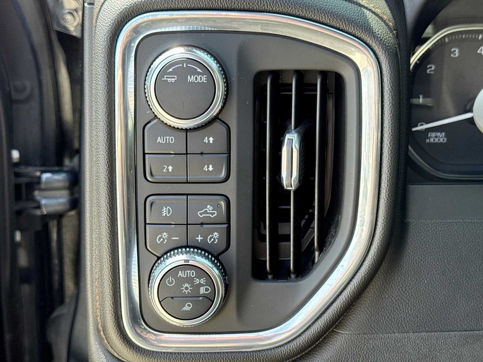 Used 2022 GMC Sierra 1500 AT4 w/ AT4 Preferred Package AWD/4WD image 26