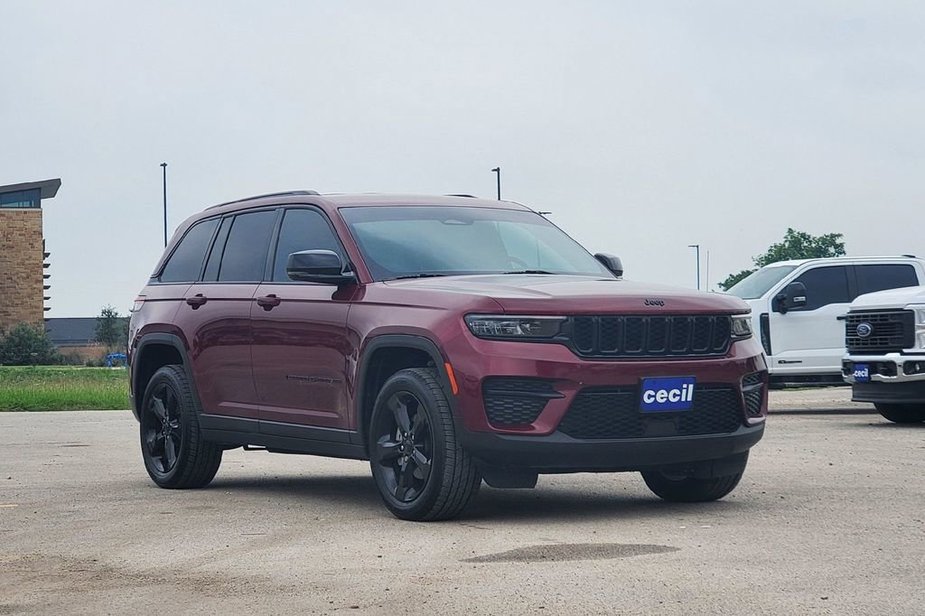 Used 2023 Jeep Grand Cherokee Altitude RWD image 26