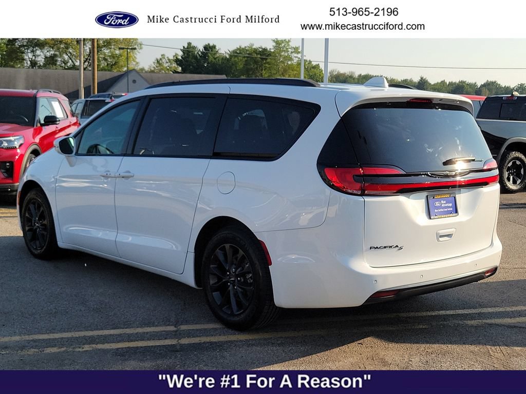 Used 2021 Chrysler Pacifica Touring w/ S Appearance Package FWD image 4