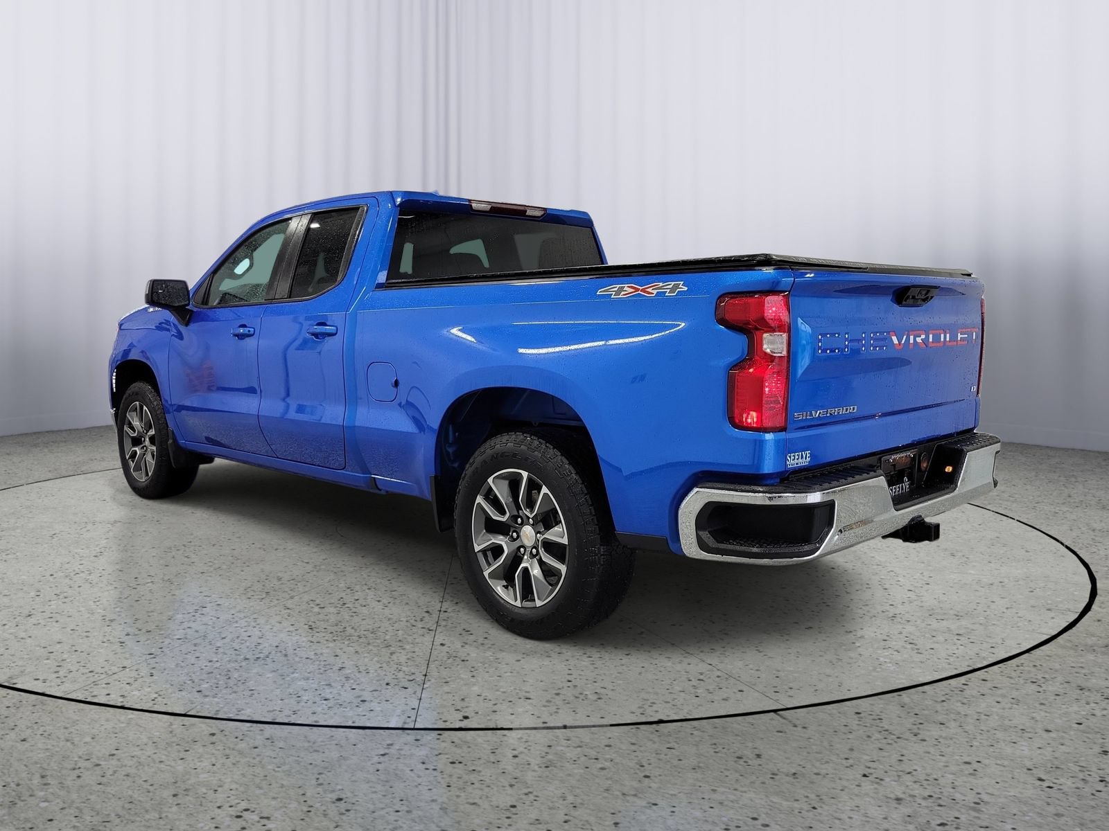 Used 2025 Chevrolet Silverado 1500 LT AWD/4WD image 3