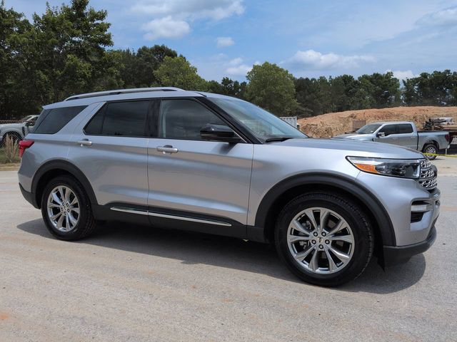 Certified 2022 Ford Explorer Limited w/ Equipment Group 301A RWD image 2