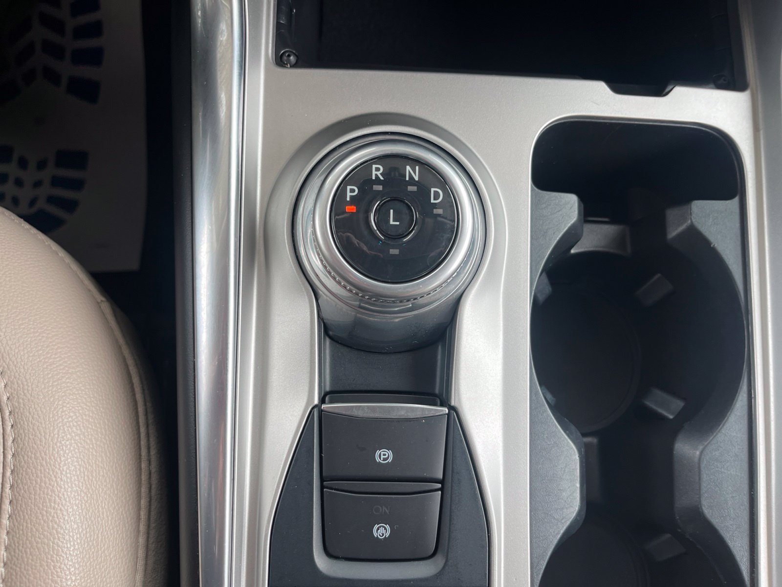 Certified 2024 Ford Explorer Limited w/ Limited Technology Package AWD/4WD image 32