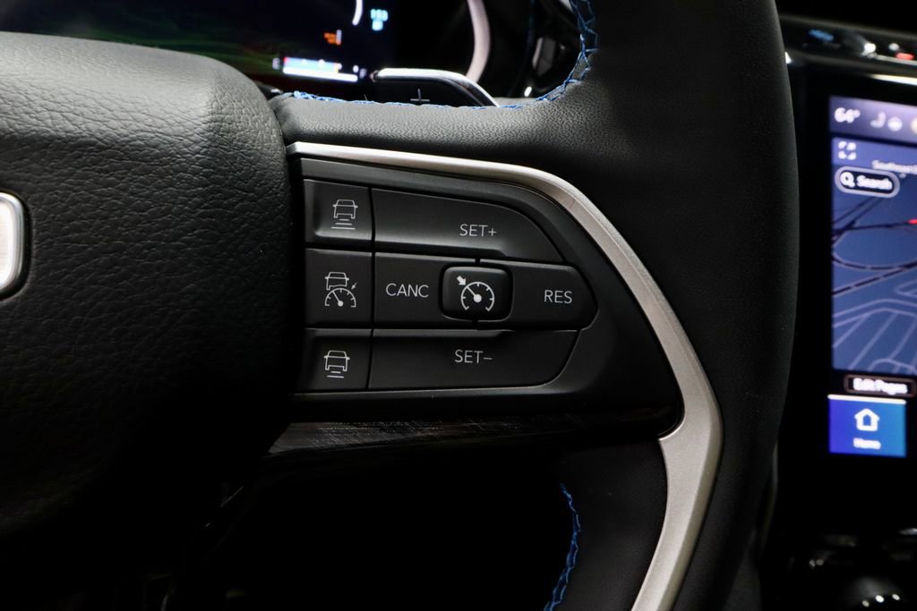 Used 2022 Jeep Grand Cherokee Trailhawk w/ Luxury Tech Group III AWD/4WD image 30