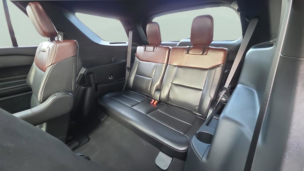 Certified 2023 Ford Explorer Platinum w/ Technology Package image 32