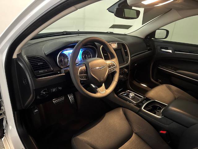 Used 2023 Chrysler 300 Touring w/ Safetytec Plus Group RWD image 4