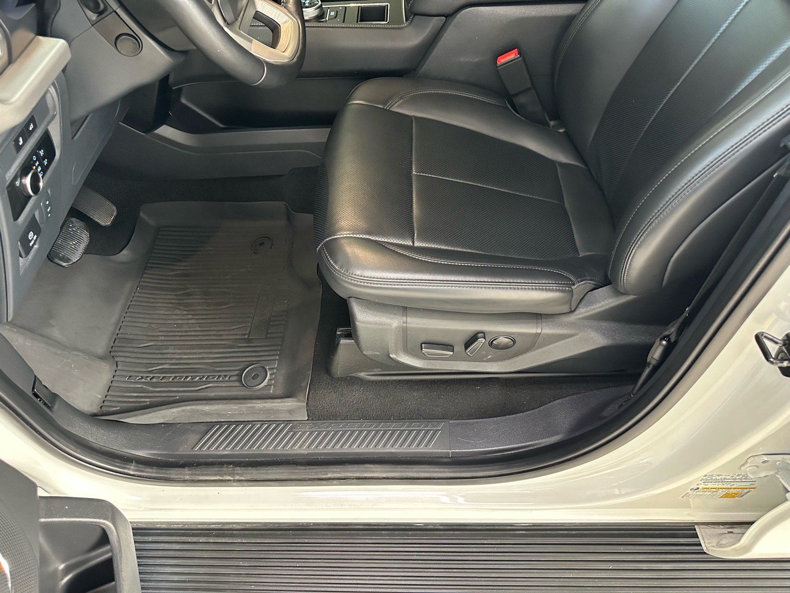 Certified 2024 Ford Expedition XLT RWD image 16