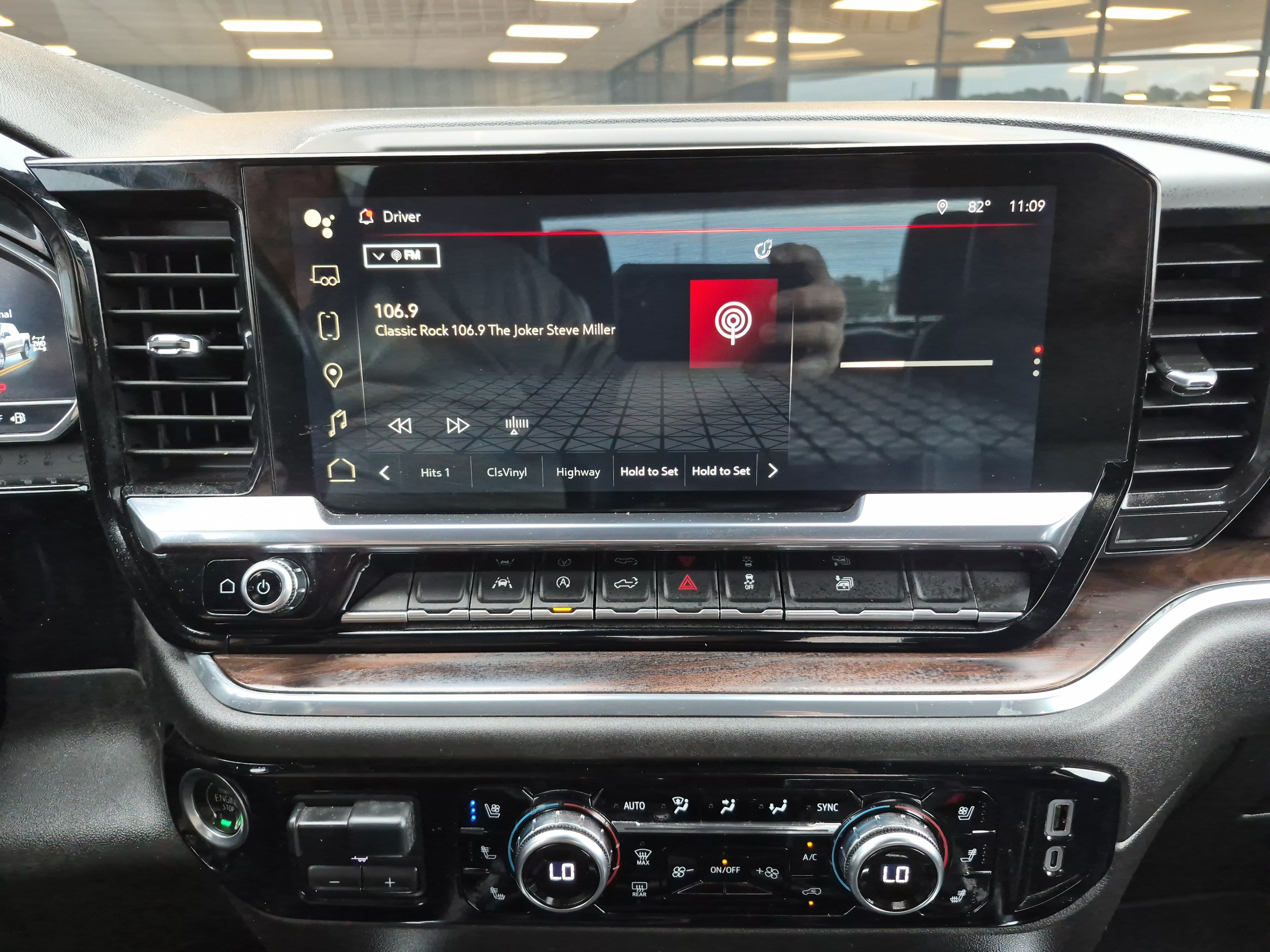 Used 2023 GMC Sierra 1500 SLT w/ SLT Convenience Package AWD/4WD image 39