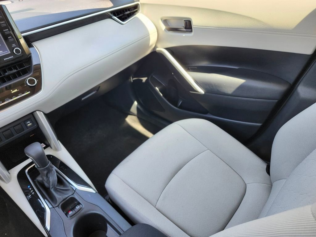 Used 2022 Toyota Corolla Cross LE w/ Moonroof Package AWD/4WD image 15