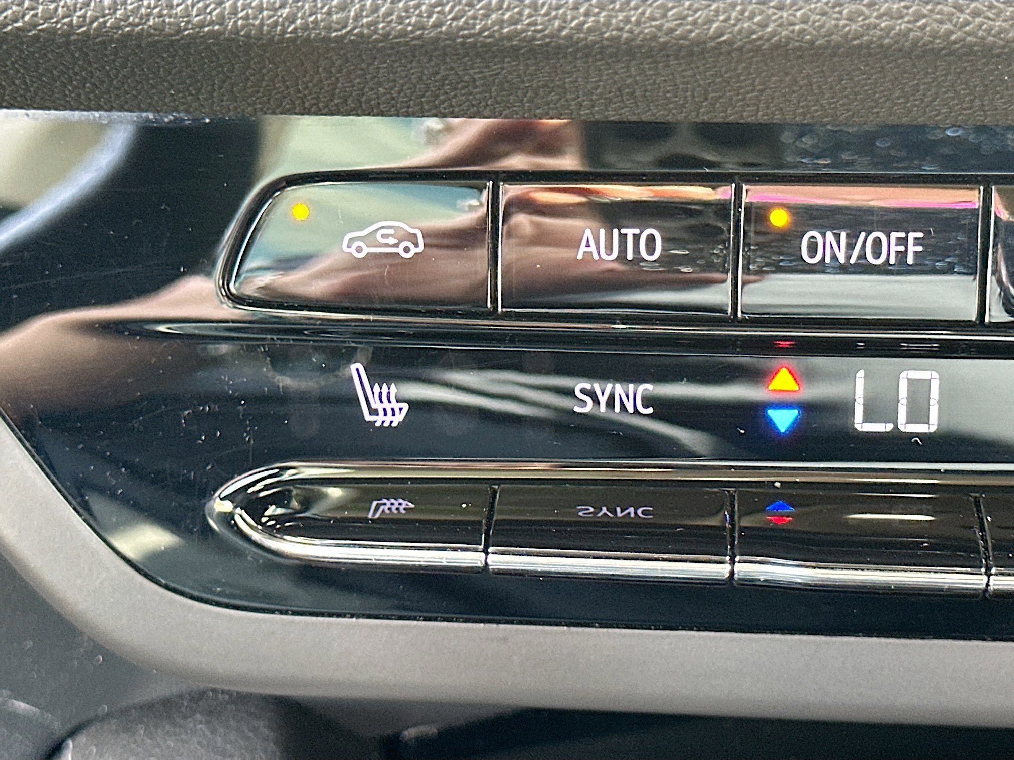 Used 2022 Buick Envision Essence w/ Safety Package image 19