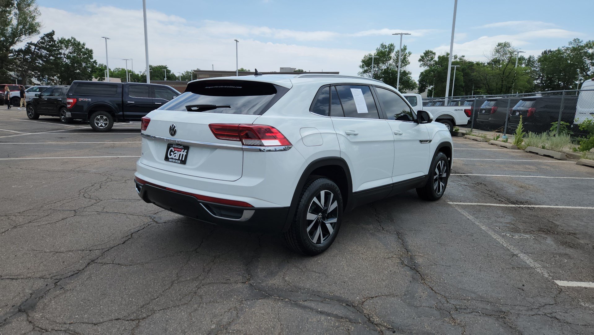 Used 2022 Volkswagen Atlas Cross Sport SE FWD image 11