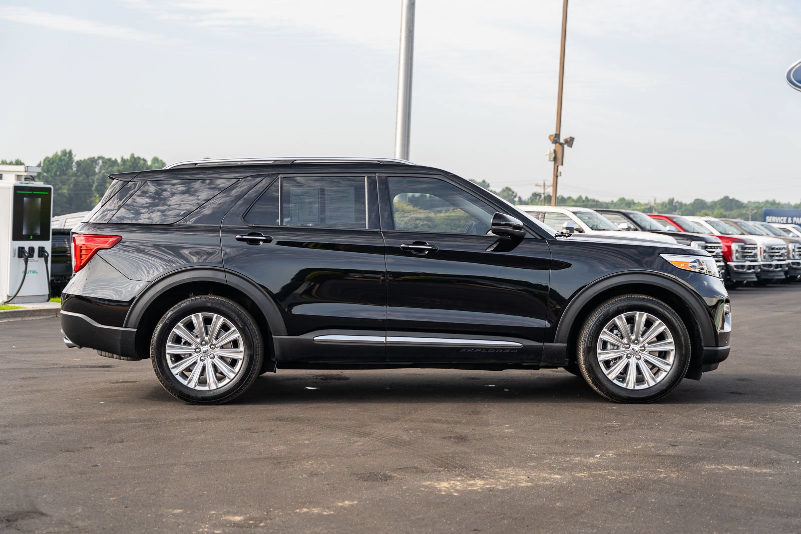 Certified 2021 Ford Explorer Limited w/ Hybrid Equipment Group 310A RWD image 8