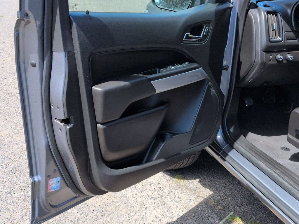 Used 2022 Chevrolet Colorado LT w/ Safety Package AWD/4WD image 9