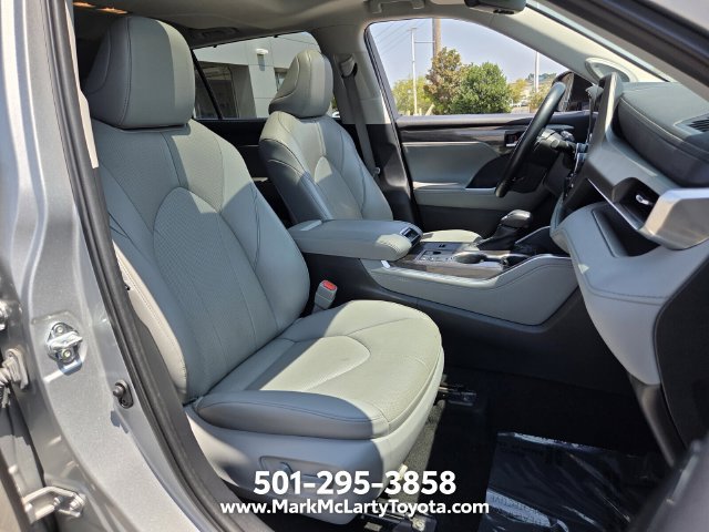 Used 2023 Toyota Highlander Limited FWD image 16
