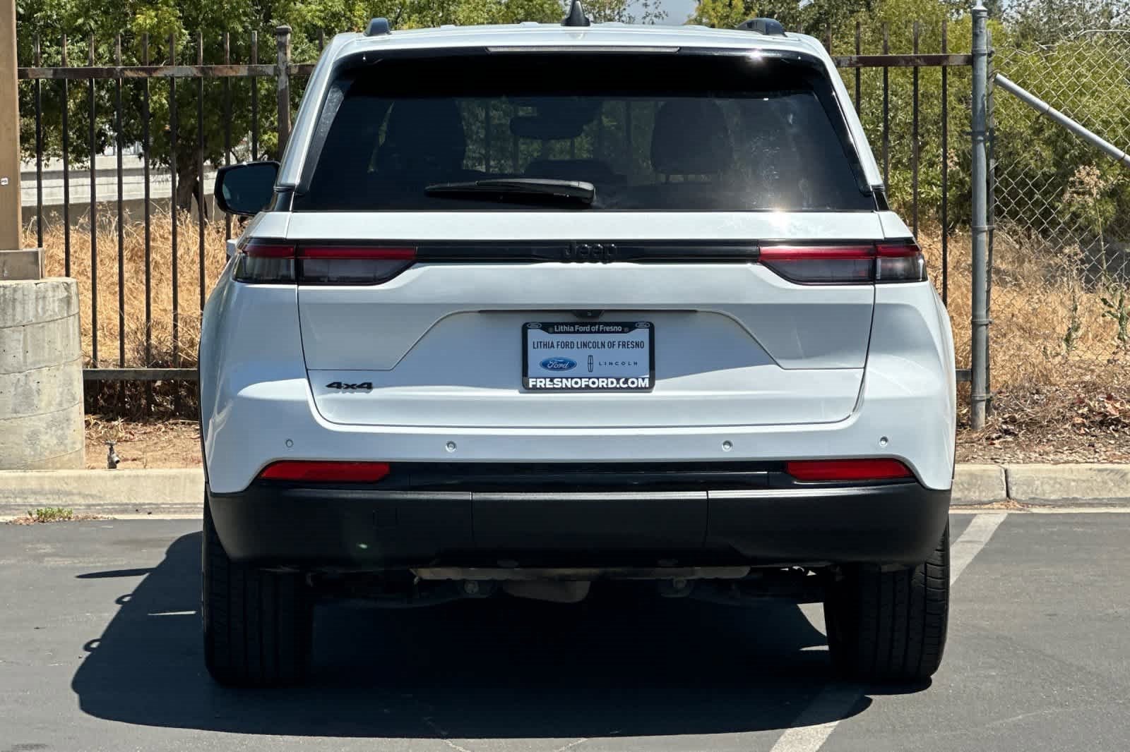 Used 2023 Jeep Grand Cherokee Altitude image 4