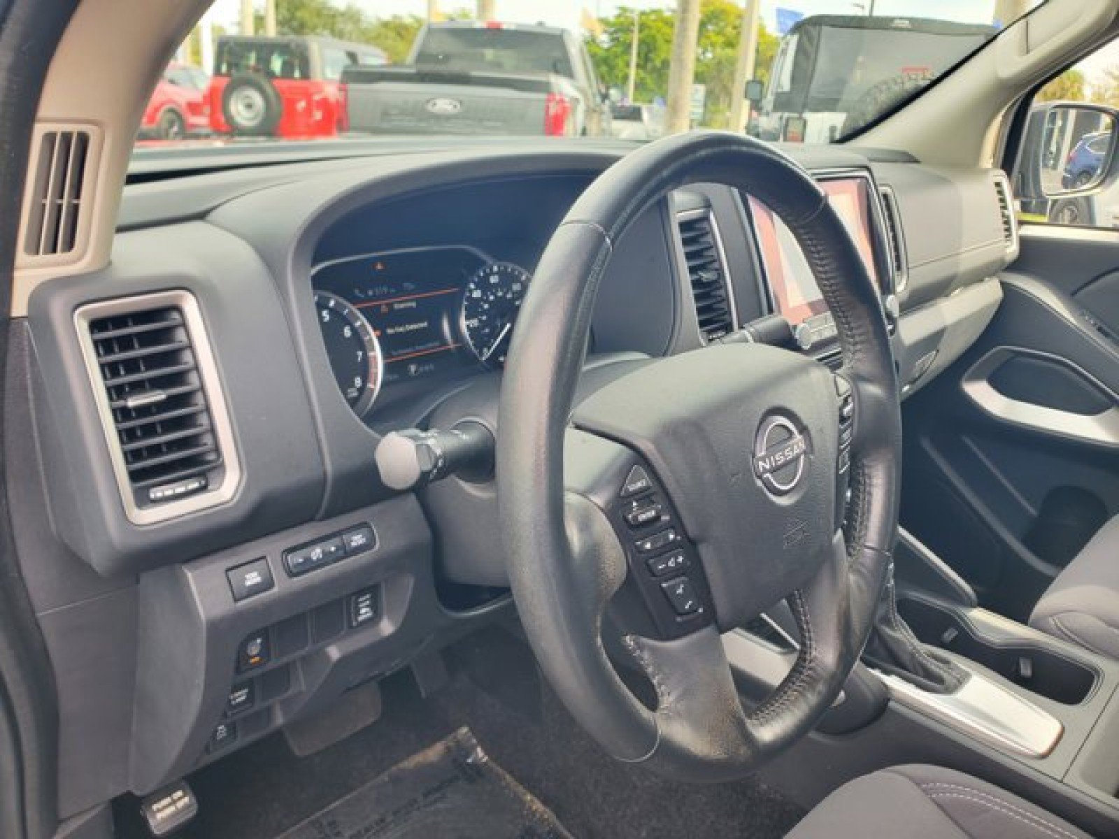 Used 2022 Nissan Frontier SV image 9