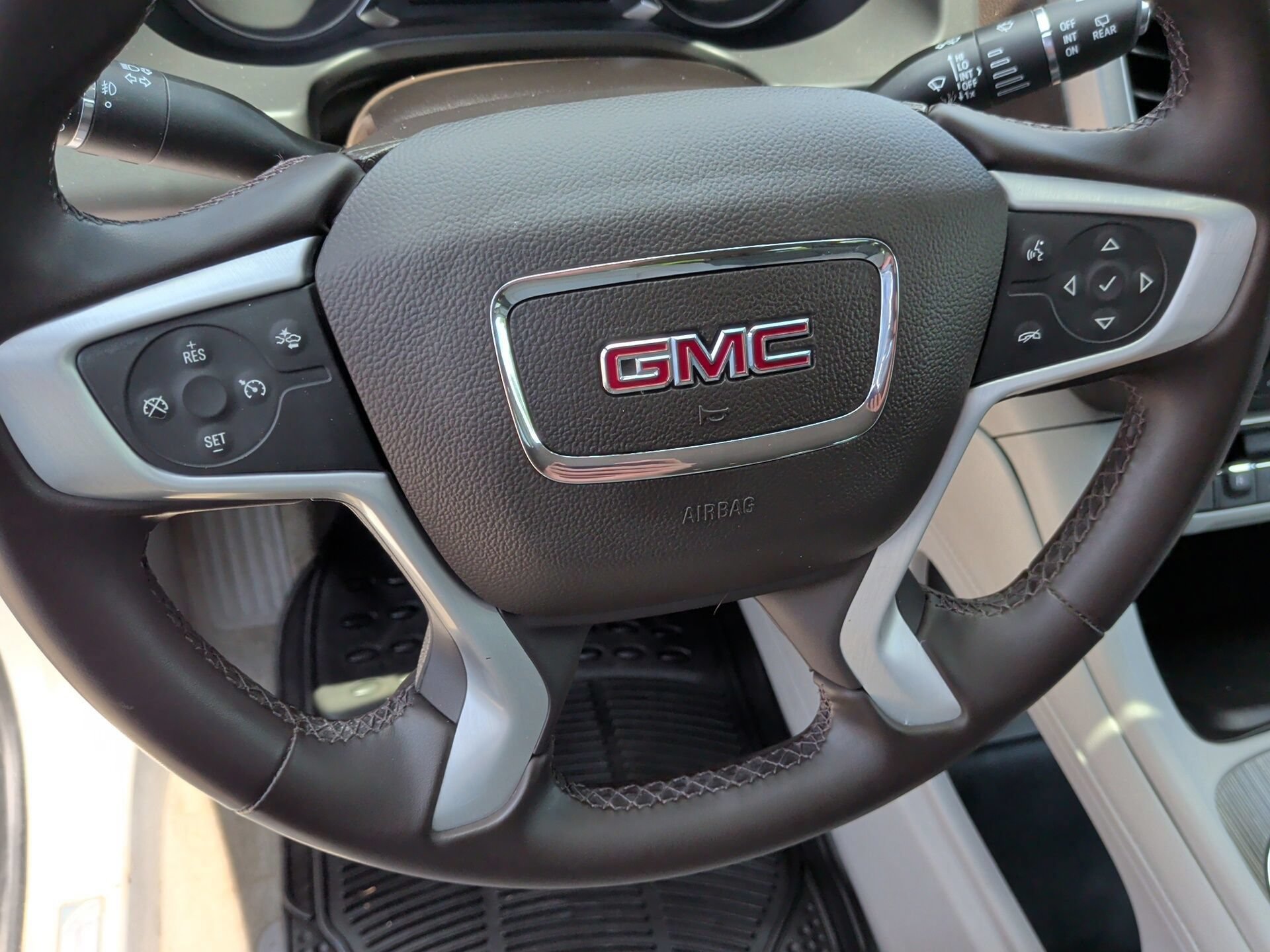 Used 2023 GMC Acadia SLT FWD image 31