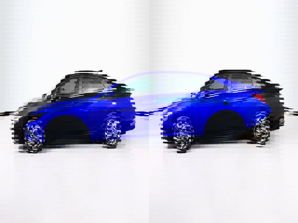 Used 2026 Hyundai Elantra Limited w/ Cargo Package image 2