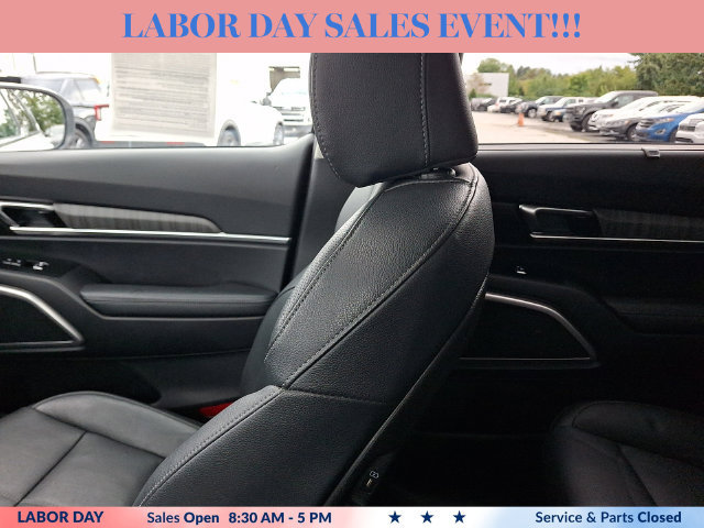 Used 2024 Kia Telluride EX w/ EX Captain's Chair Package FWD image 17
