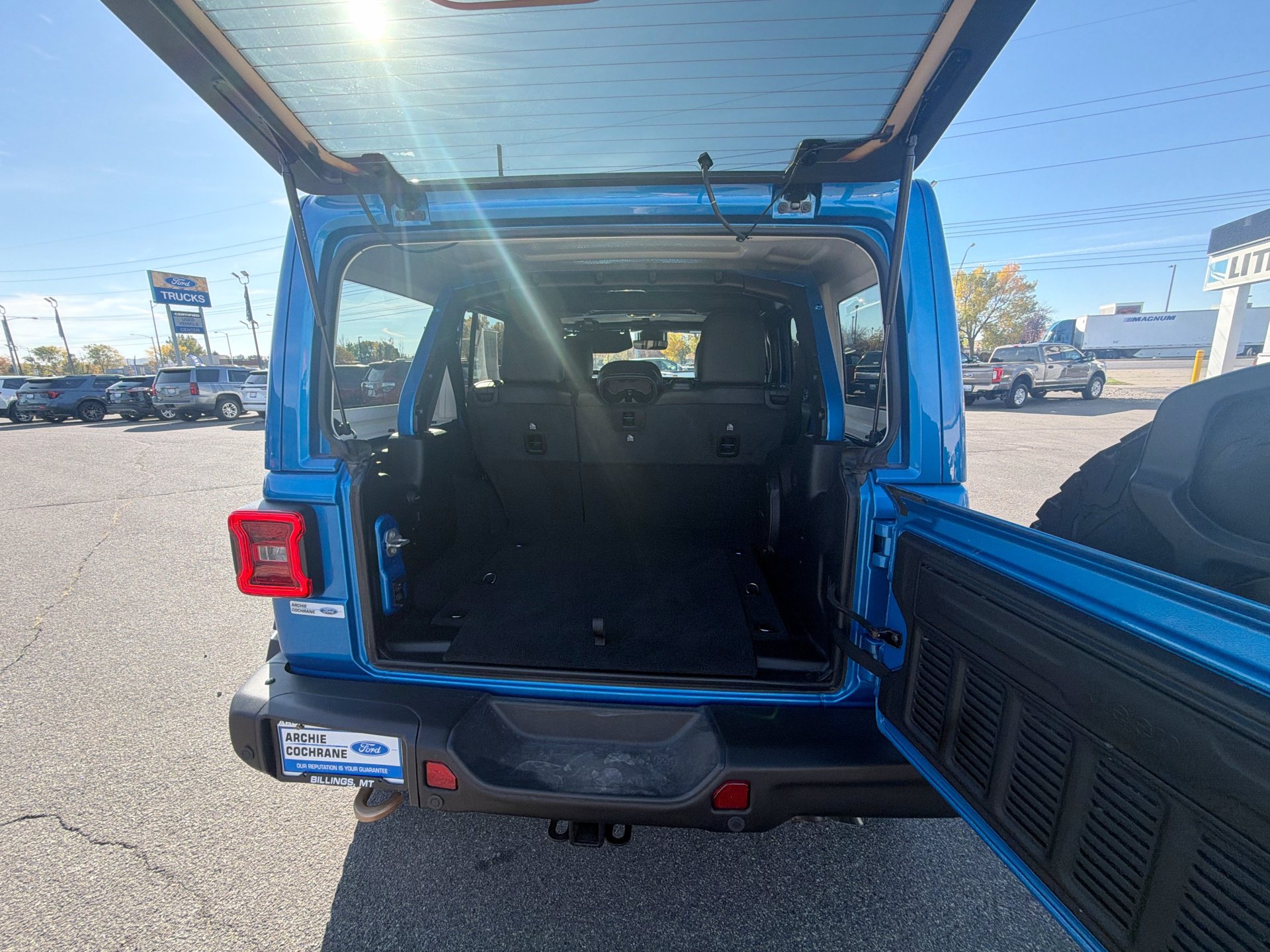 Used 2023 Jeep Wrangler Unlimited Rubicon 392 w/ Trailer Tow Package AWD/4WD image 17