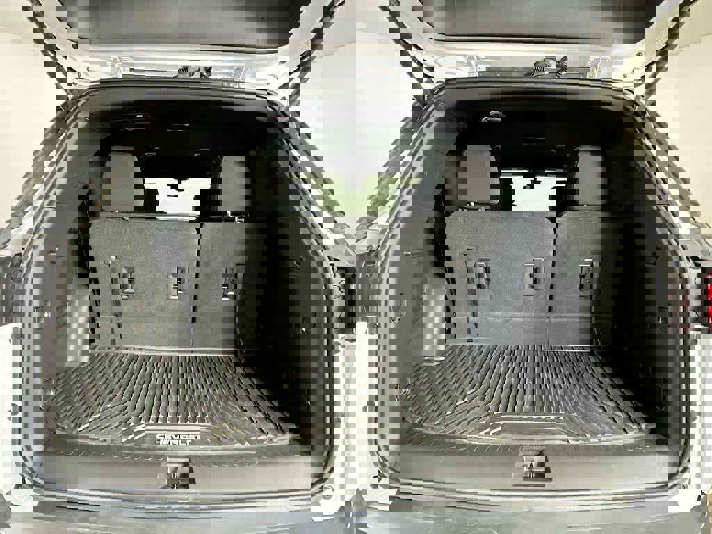 Used 2023 Chevrolet Traverse LT w/ Midnight/Sport Edition image 21