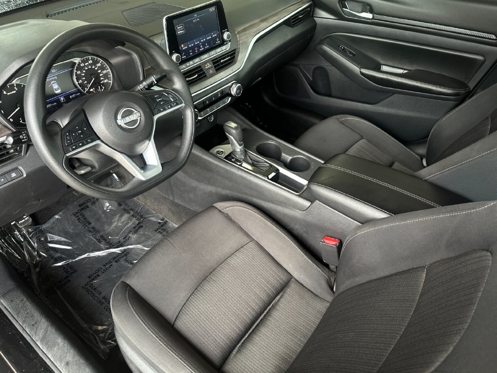Used 2025 Nissan Altima 2.5 SV FWD image 9
