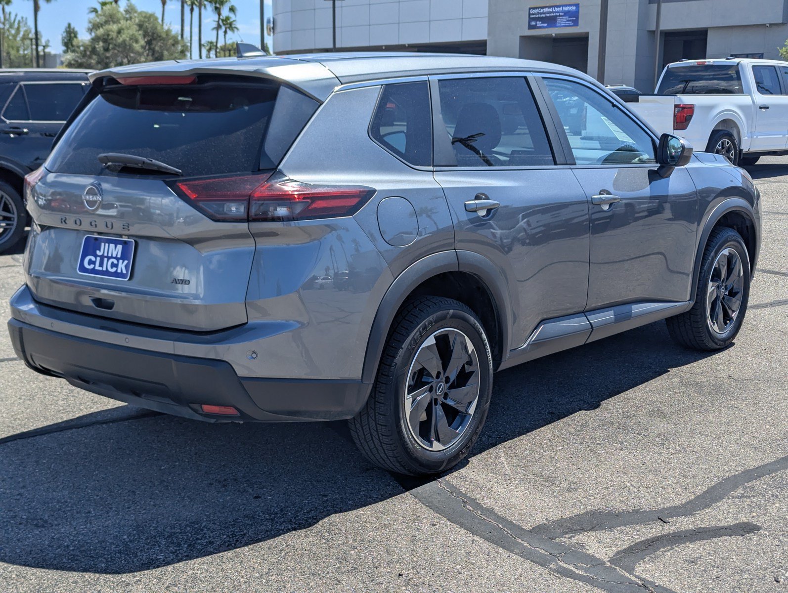 Used 2025 Nissan Rogue SV AWD/4WD image 2