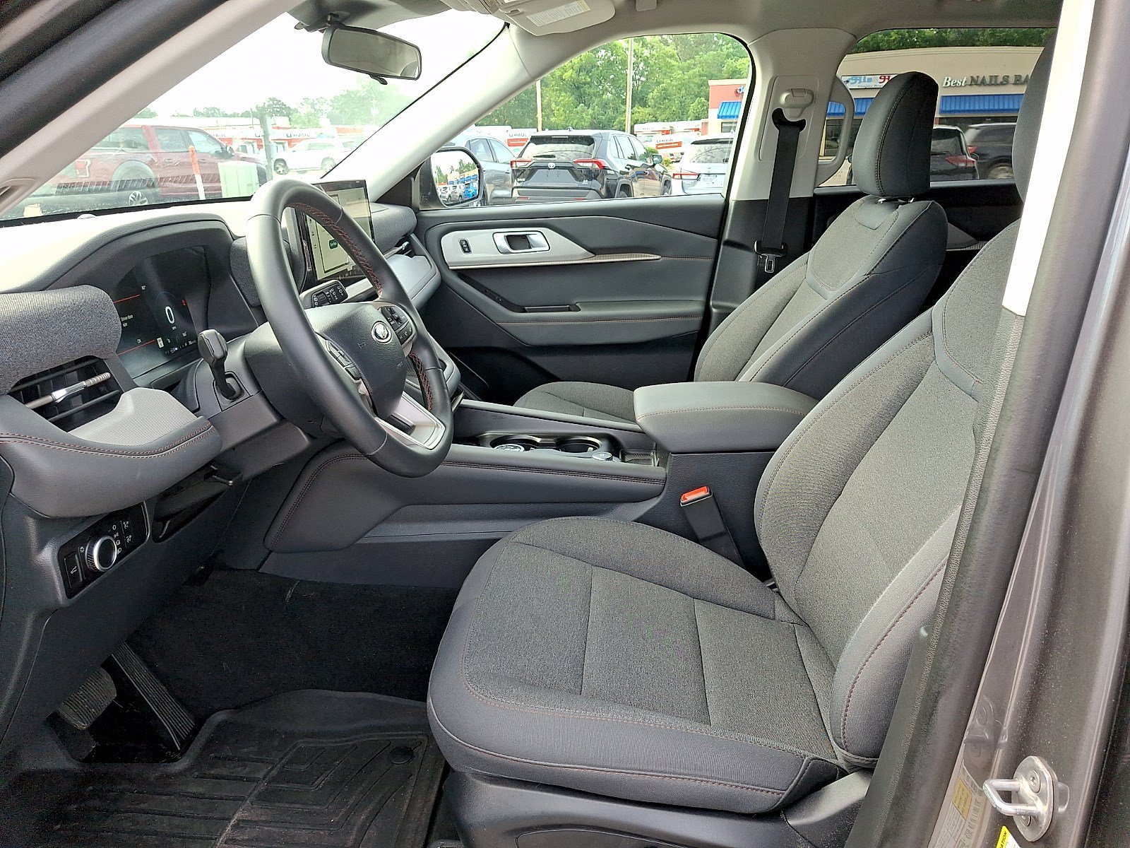 Certified 2025 Ford Explorer Active RWD image 12