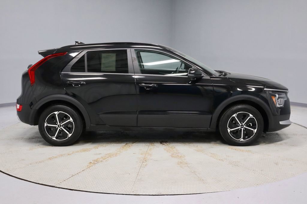 Used 2023 Kia Niro LX FWD image 7