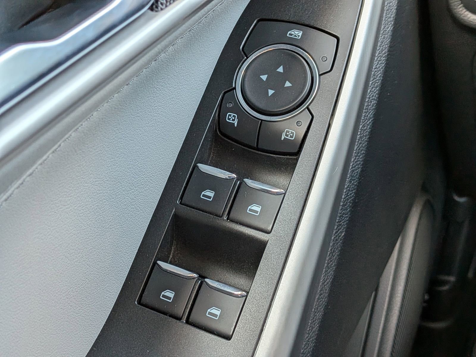 Certified 2022 Ford Explorer XLT w/ Equipment Group 202A image 28