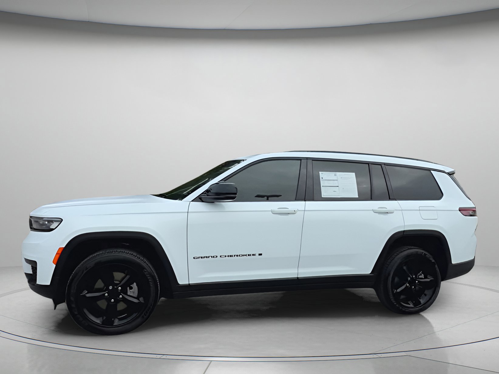 Used 2025 Jeep Grand Cherokee L Altitude image 7