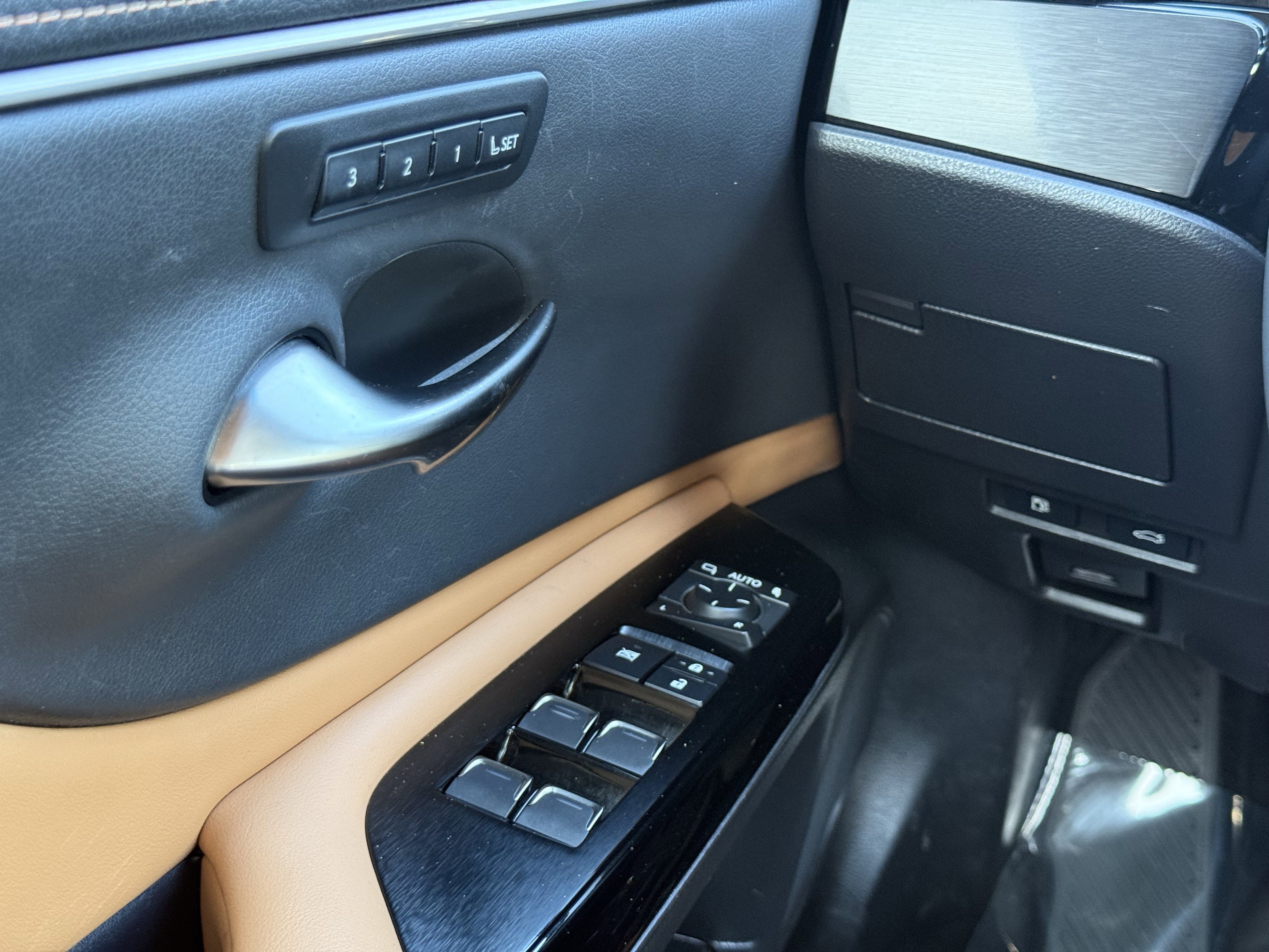 Used 2022 Lexus ES 350 w/ Premium Package FWD image 23
