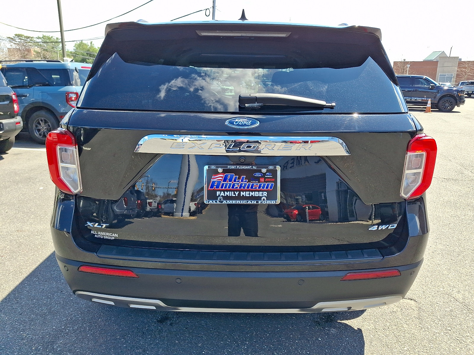 Certified 2022 Ford Explorer XLT w/ Equipment Group 202A AWD/4WD image 9