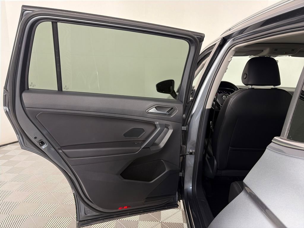 Used 2019 Volkswagen Tiguan SEL AWD/4WD image 12