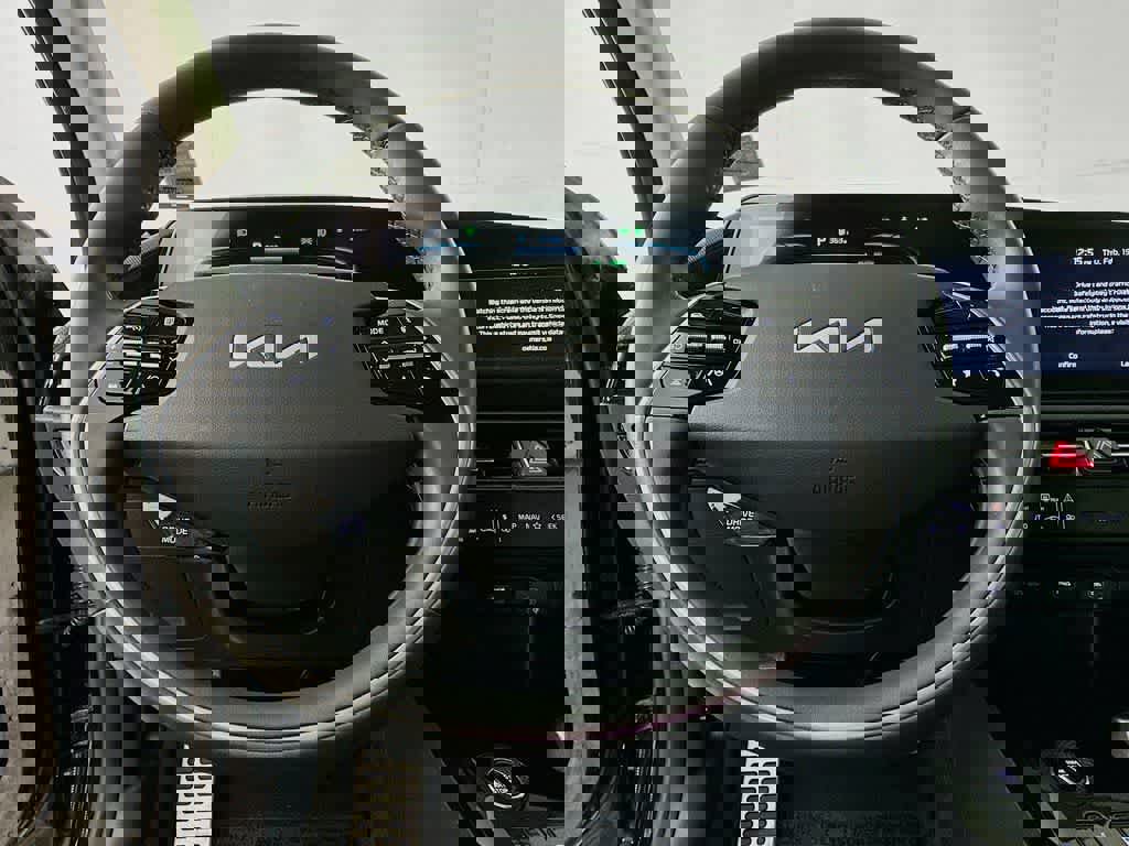 Used 2024 Kia Niro EX Touring image 19