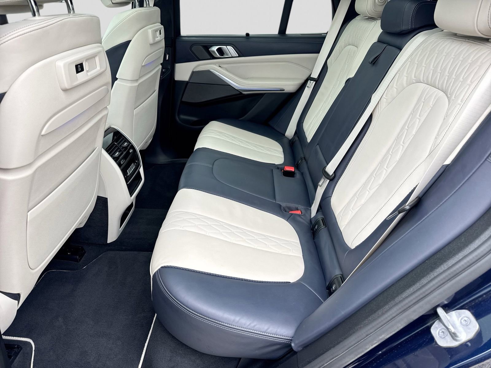 Used 2021 BMW X5 M50i AWD/4WD image 22