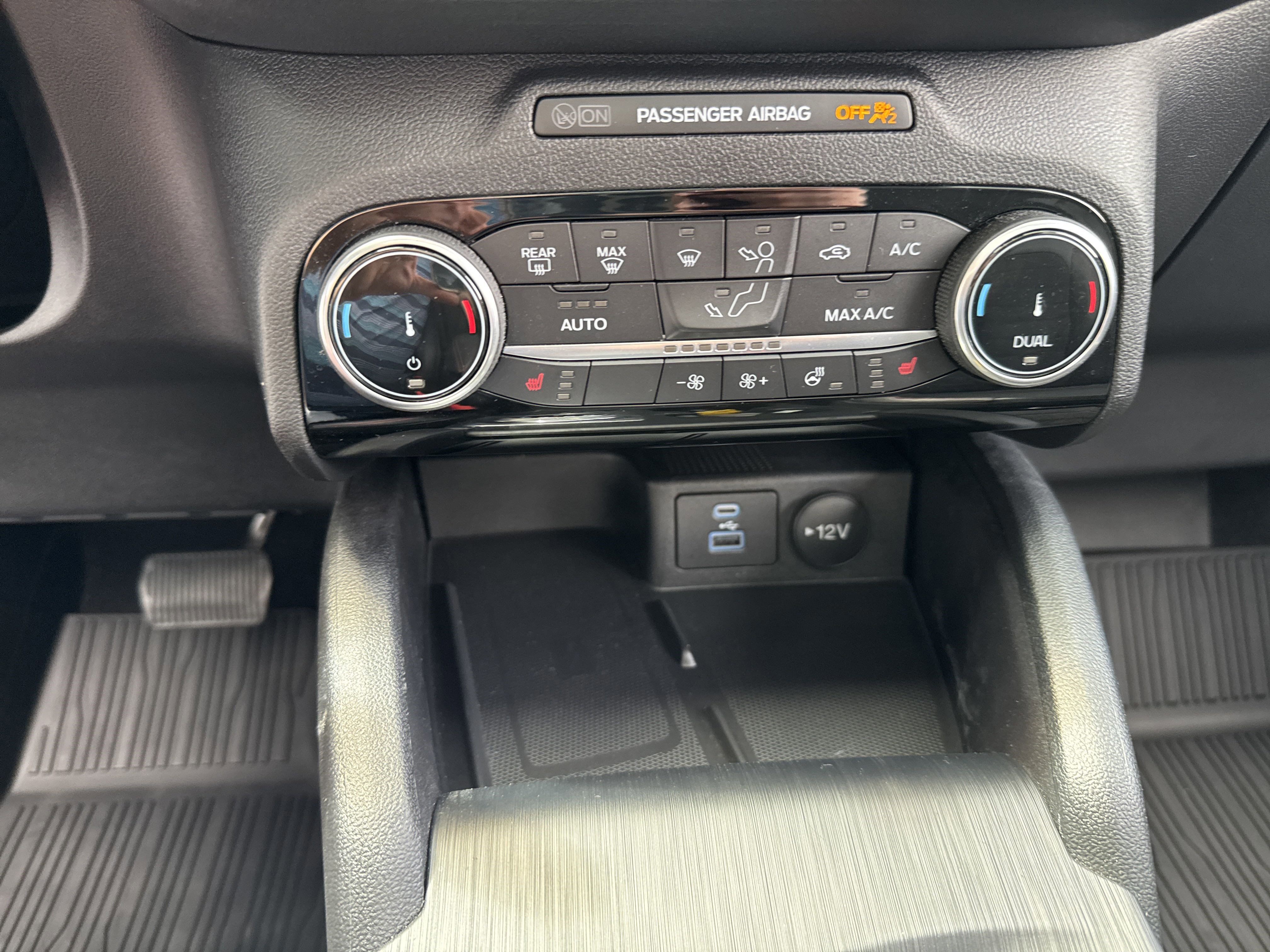 Certified 2022 Ford Escape SEL w/ SEL Stealth AWD Package image 36