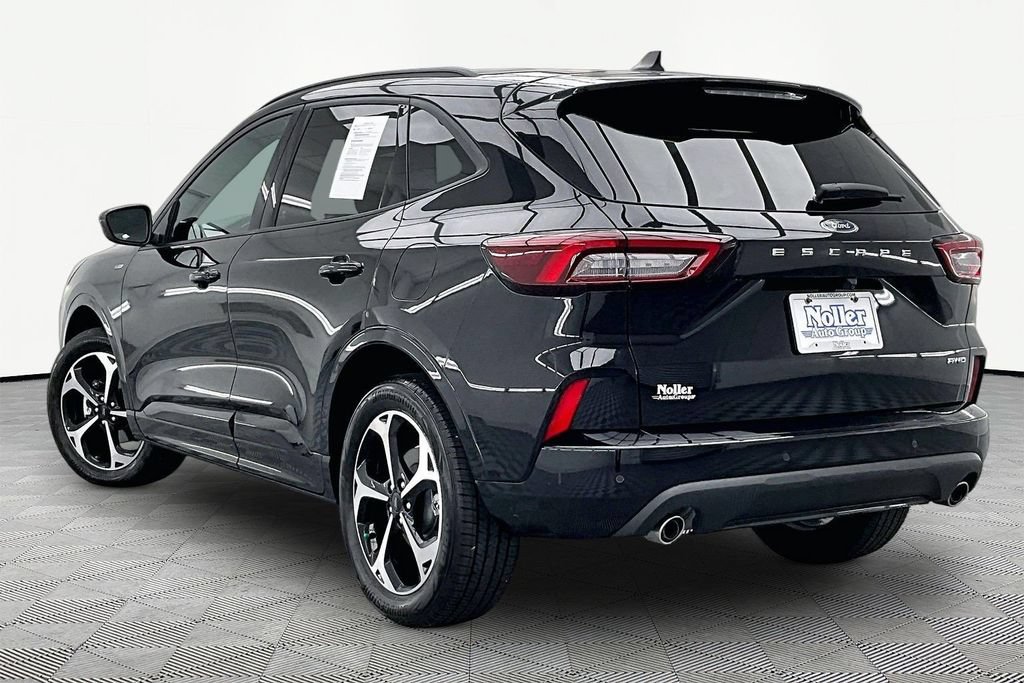 Certified 2025 Ford Escape ST-Line Elite AWD/4WD image 13