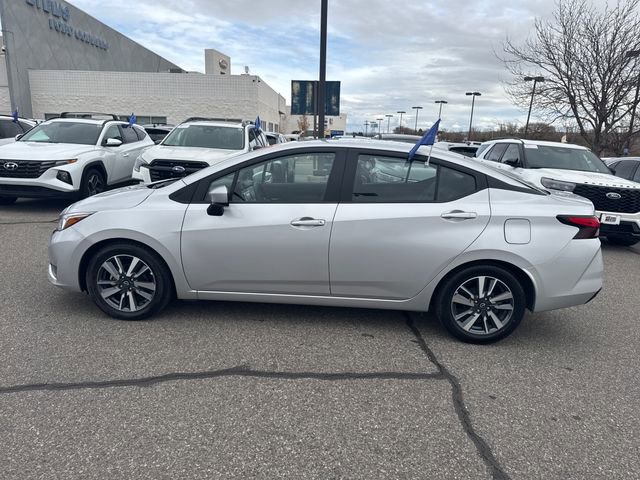 Used 2023 Nissan Versa SV image 2