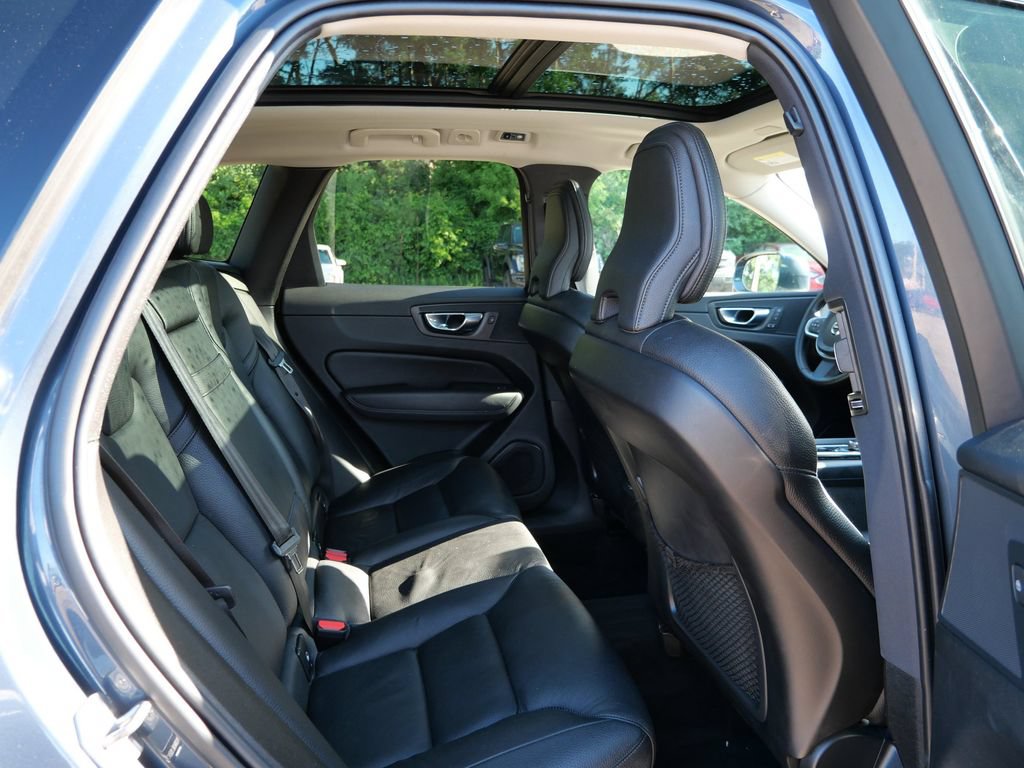 Used 2020 Volvo XC60 T5 Momentum AWD/4WD image 9