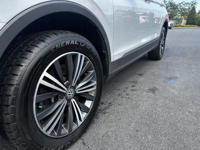 Used 2018 Volkswagen Tiguan SEL AWD/4WD image 12