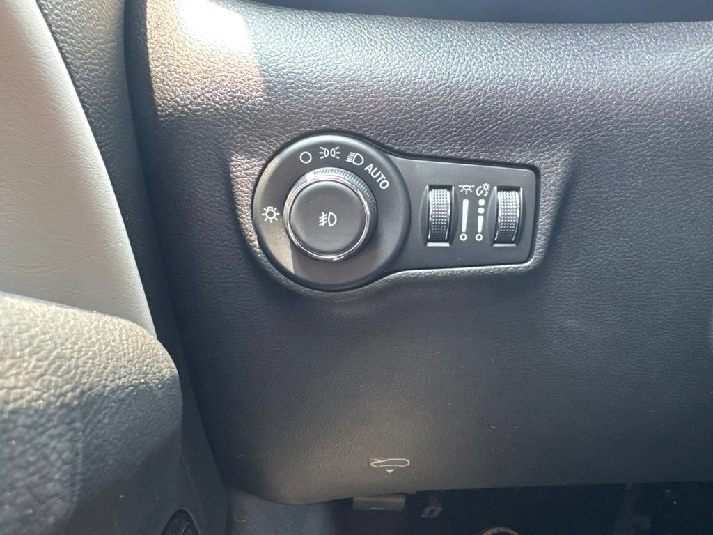 Used 2023 Jeep Compass Limited w/ Elite Group AWD/4WD image 19