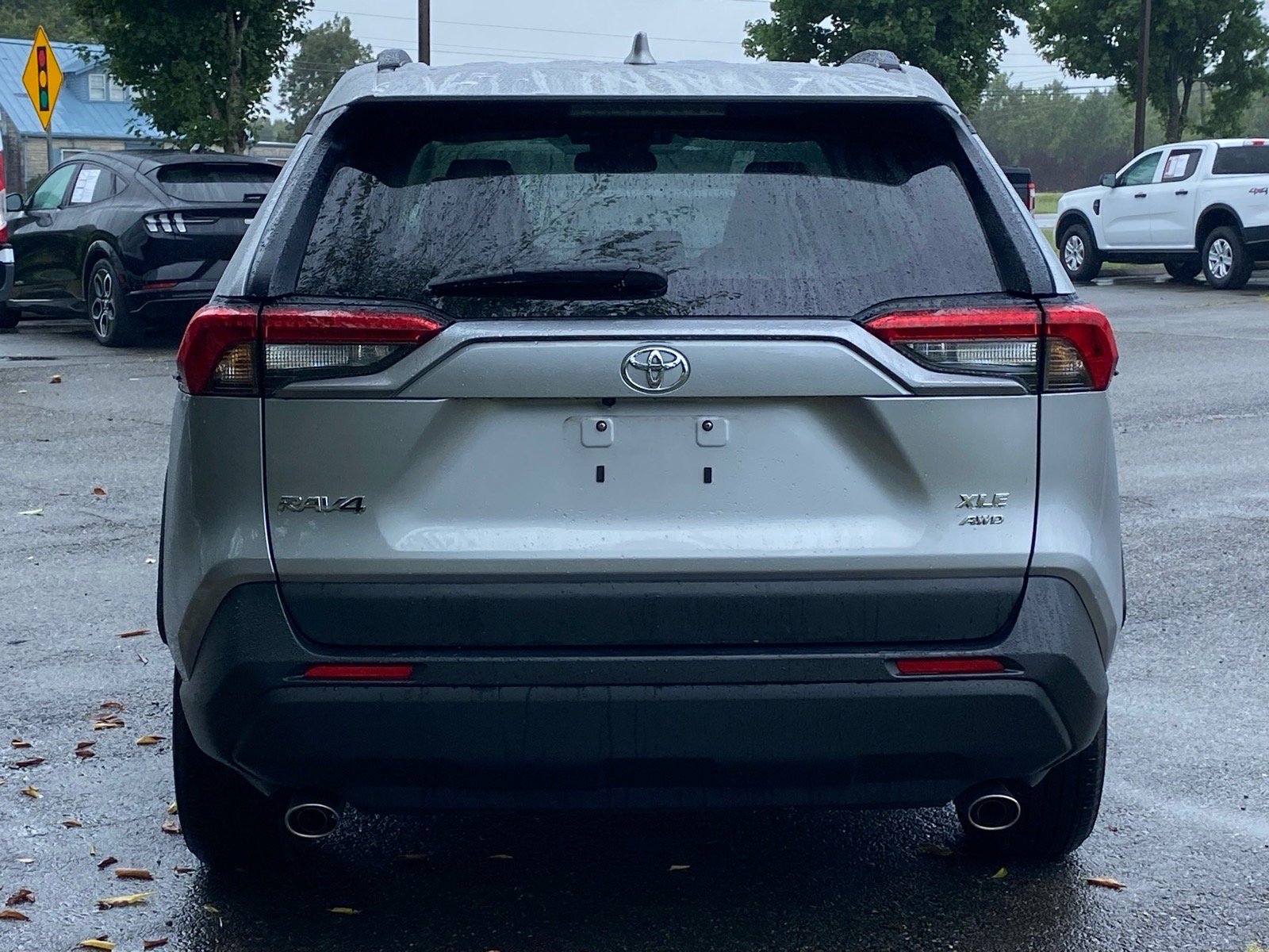 Used 2025 Toyota RAV4 XLE AWD/4WD image 5