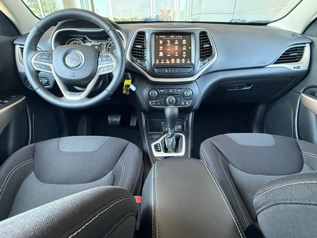 Used 2017 Jeep Cherokee Latitude w/ Safety/Convenience Group FWD image 21