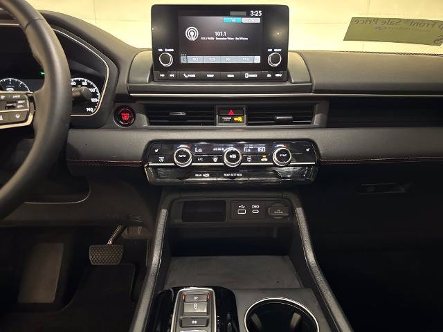 Used 2023 Honda Pilot Sport image 17