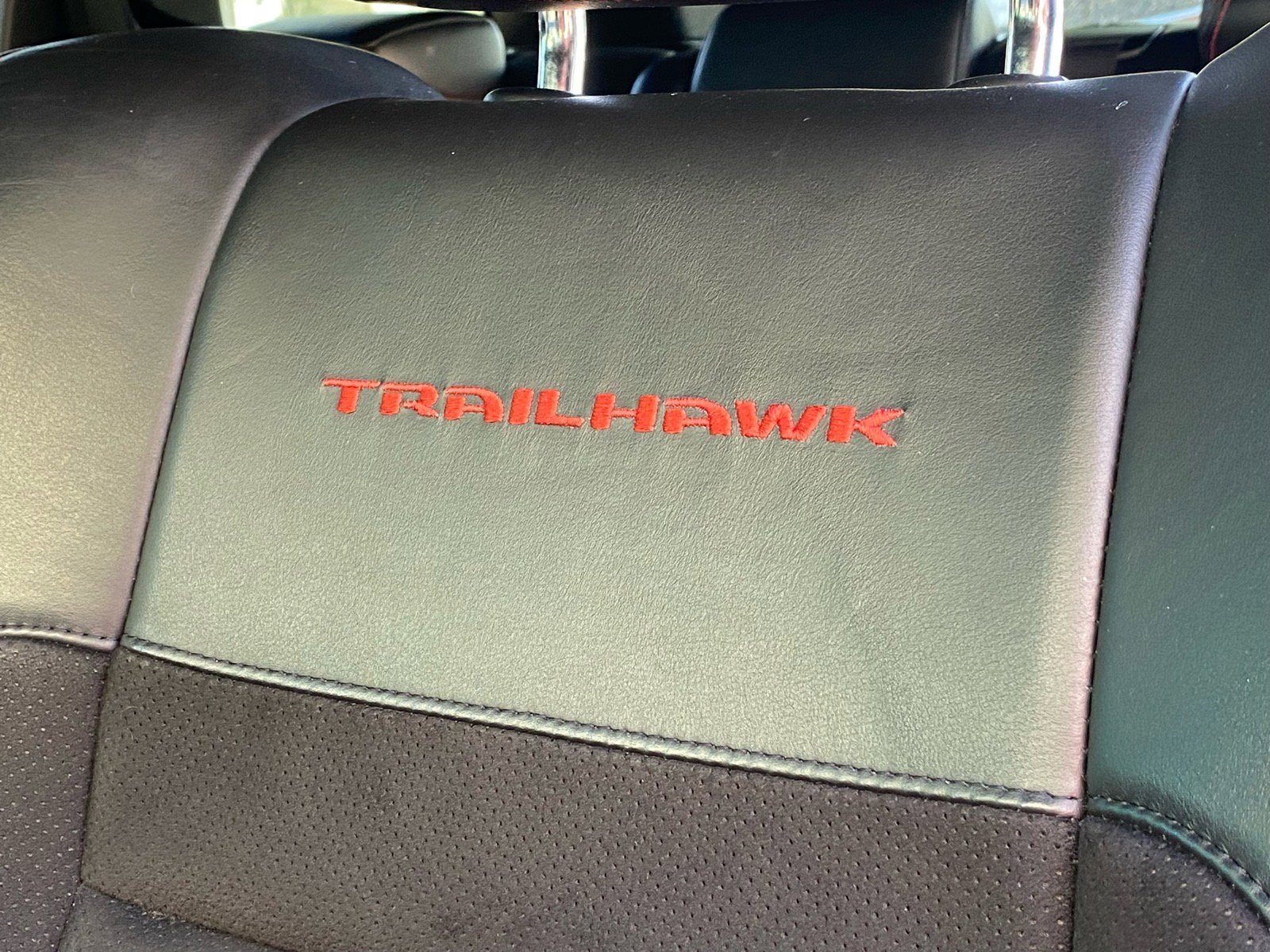 Used 2020 Jeep Grand Cherokee Trailhawk AWD/4WD image 16